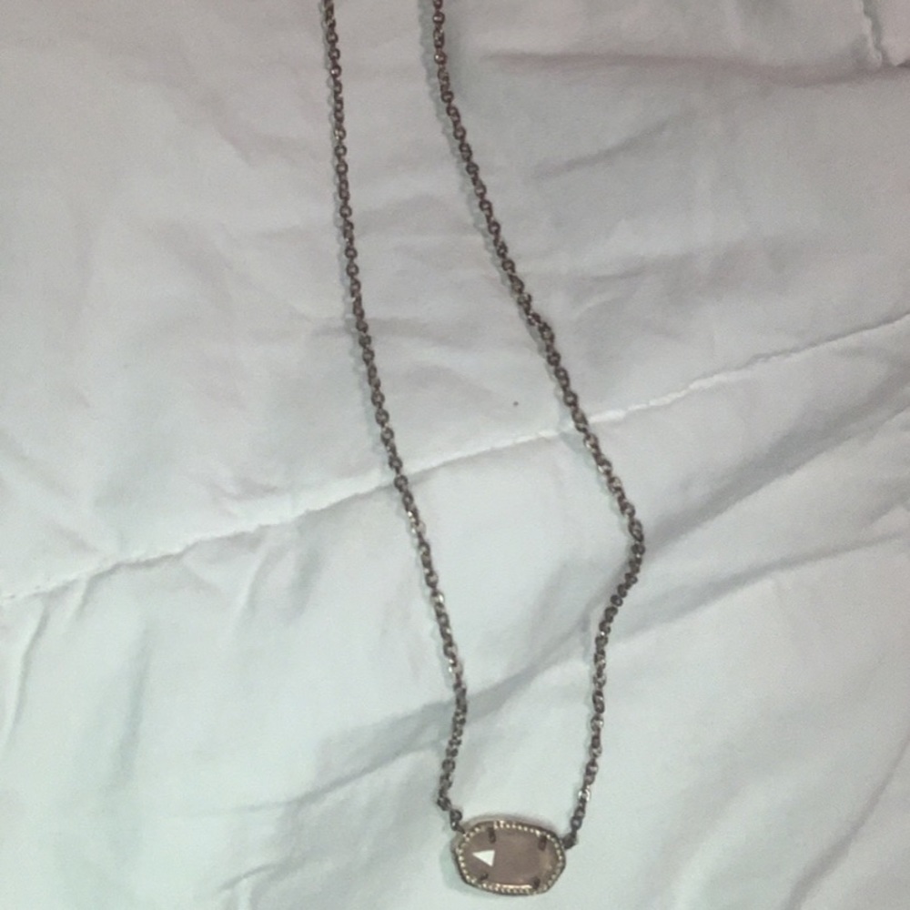 Kendra Scott necklace